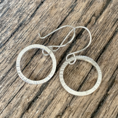 Bar-Pattern-Circle-Drops