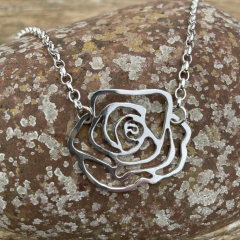 1_Rose-Necklace